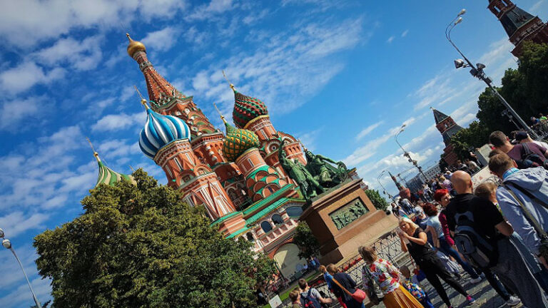 Potovanje v Rusijo z Ruskim ekspresom ogled Moskovski Kremelj in Rdeci trg ter cerkev Vasilja Blazenega