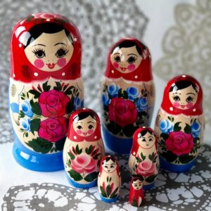 Kaj kupiti v Rusiji na potovanju. Najboljse darilo iz Rusije ruska babuska matrjoska.